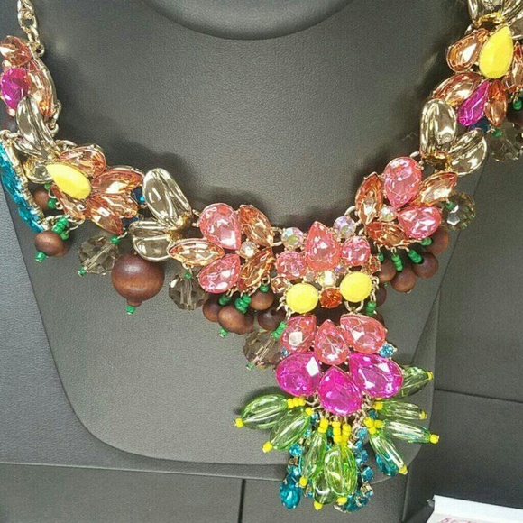 BETSEY JOHNSON SKULL NECKLACE SET